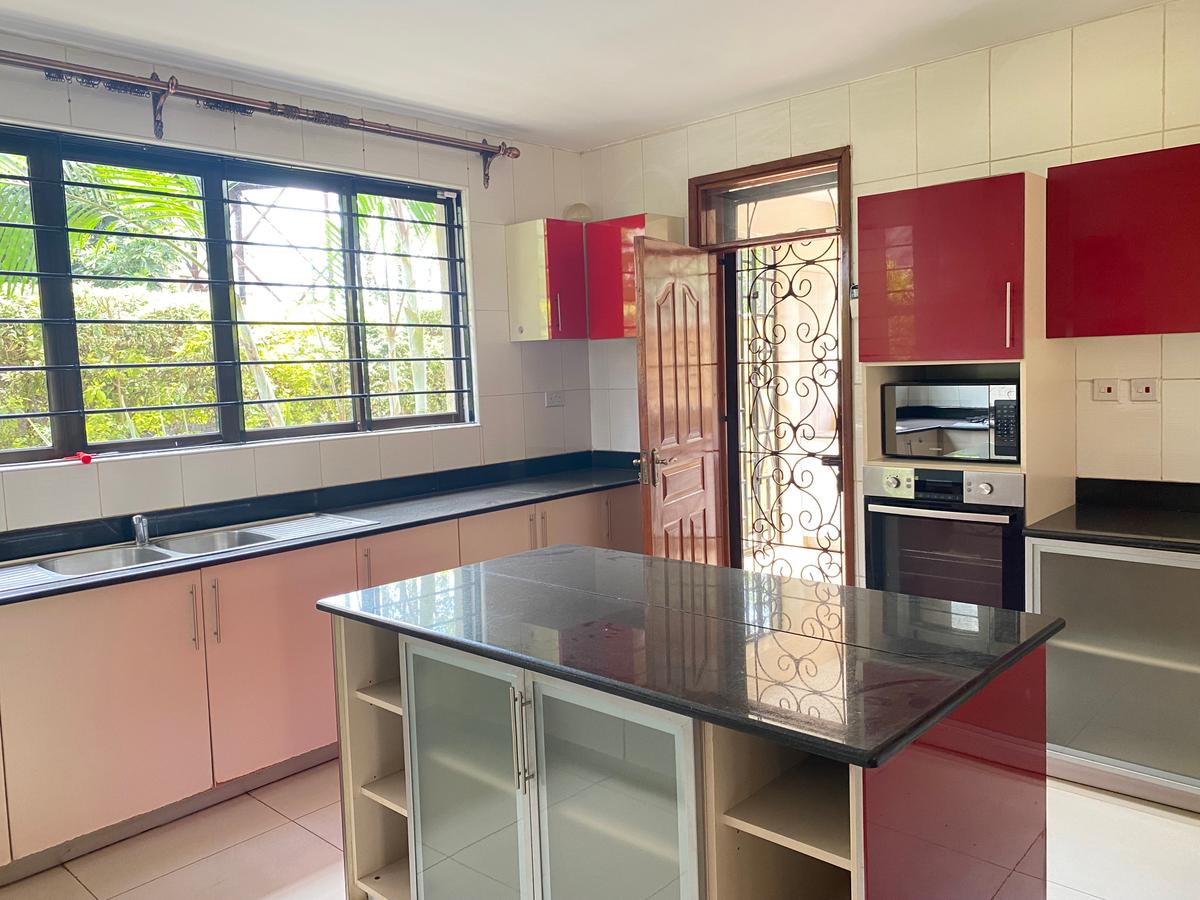 5 Bed Townhouse with En Suite in Lavington - 7