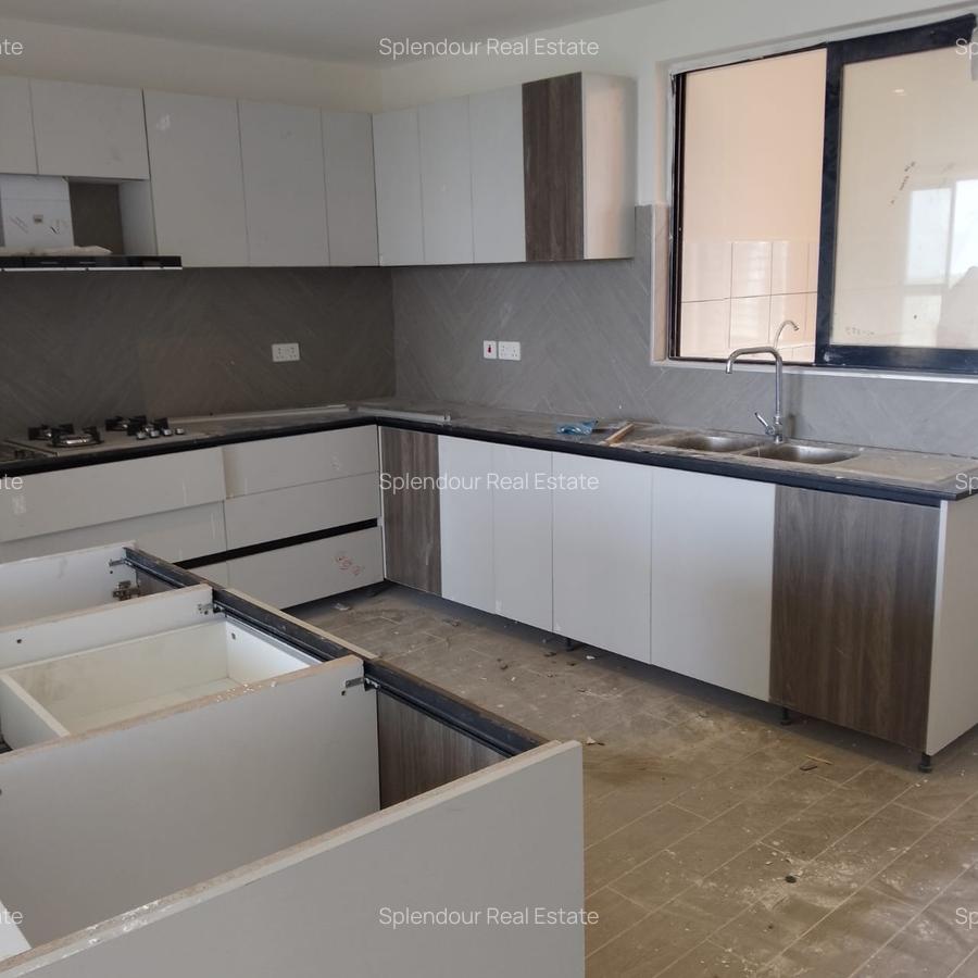 2 Bed Apartment with En Suite in Parklands - 7