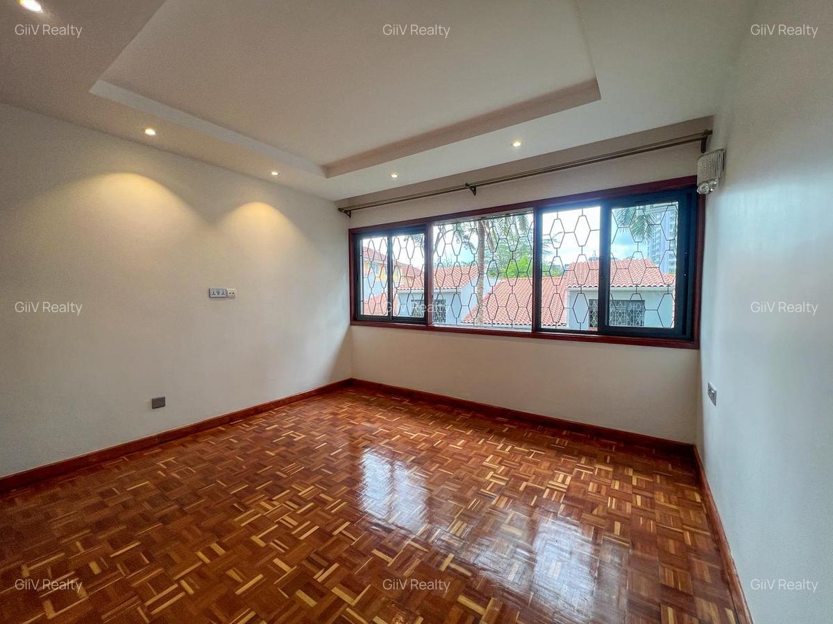 4 Bed Townhouse with Garden in Westlands Area - 11