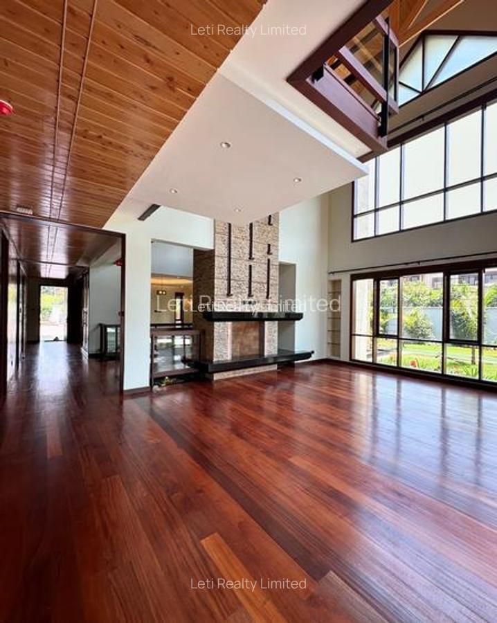 5 Bed House with En Suite in Runda - 2