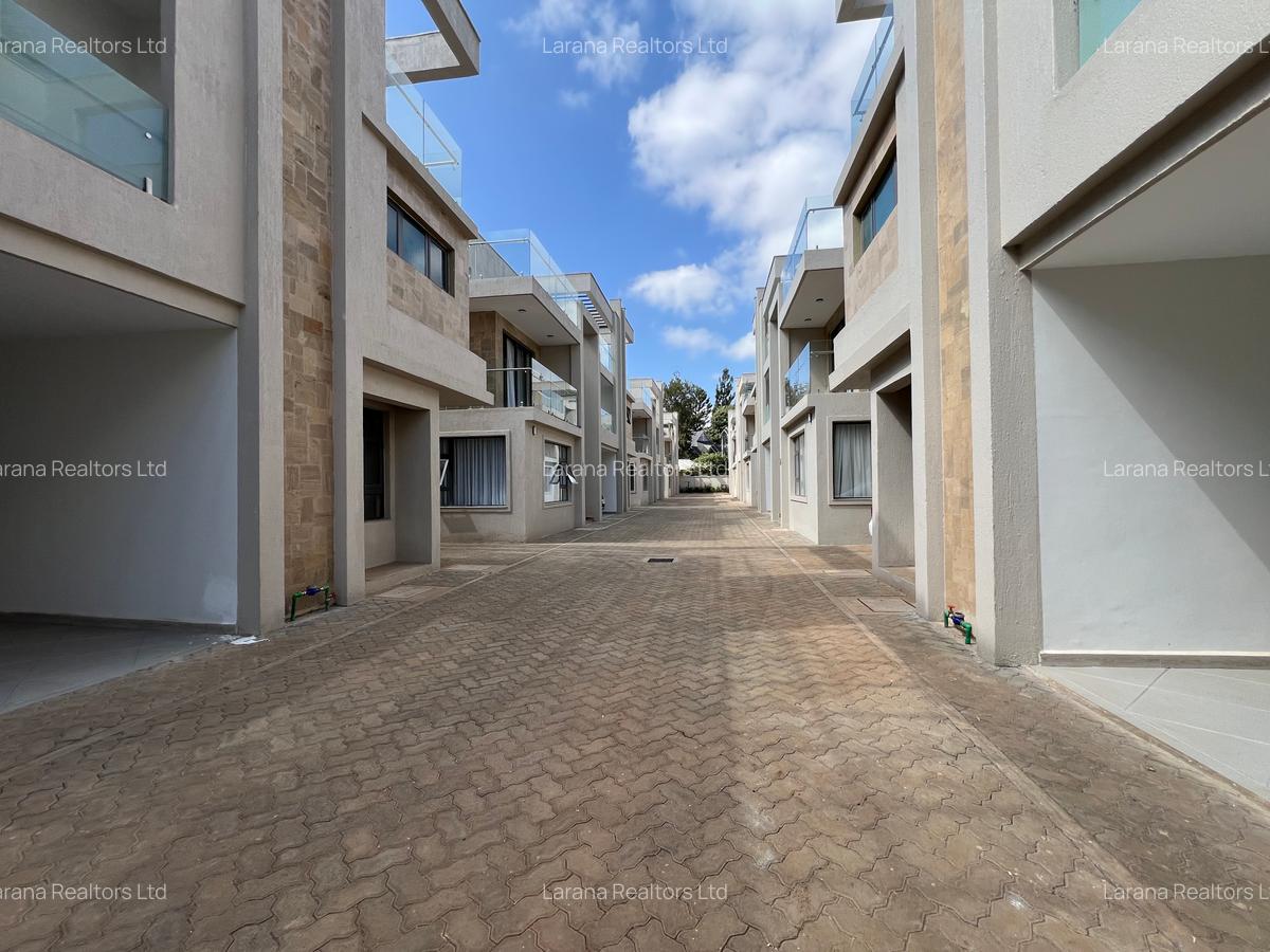 6 Bed Townhouse with En Suite in Lavington - 20