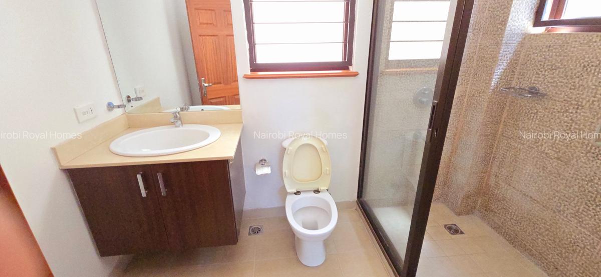 5 Bed Townhouse with En Suite at Lavington Green - 20