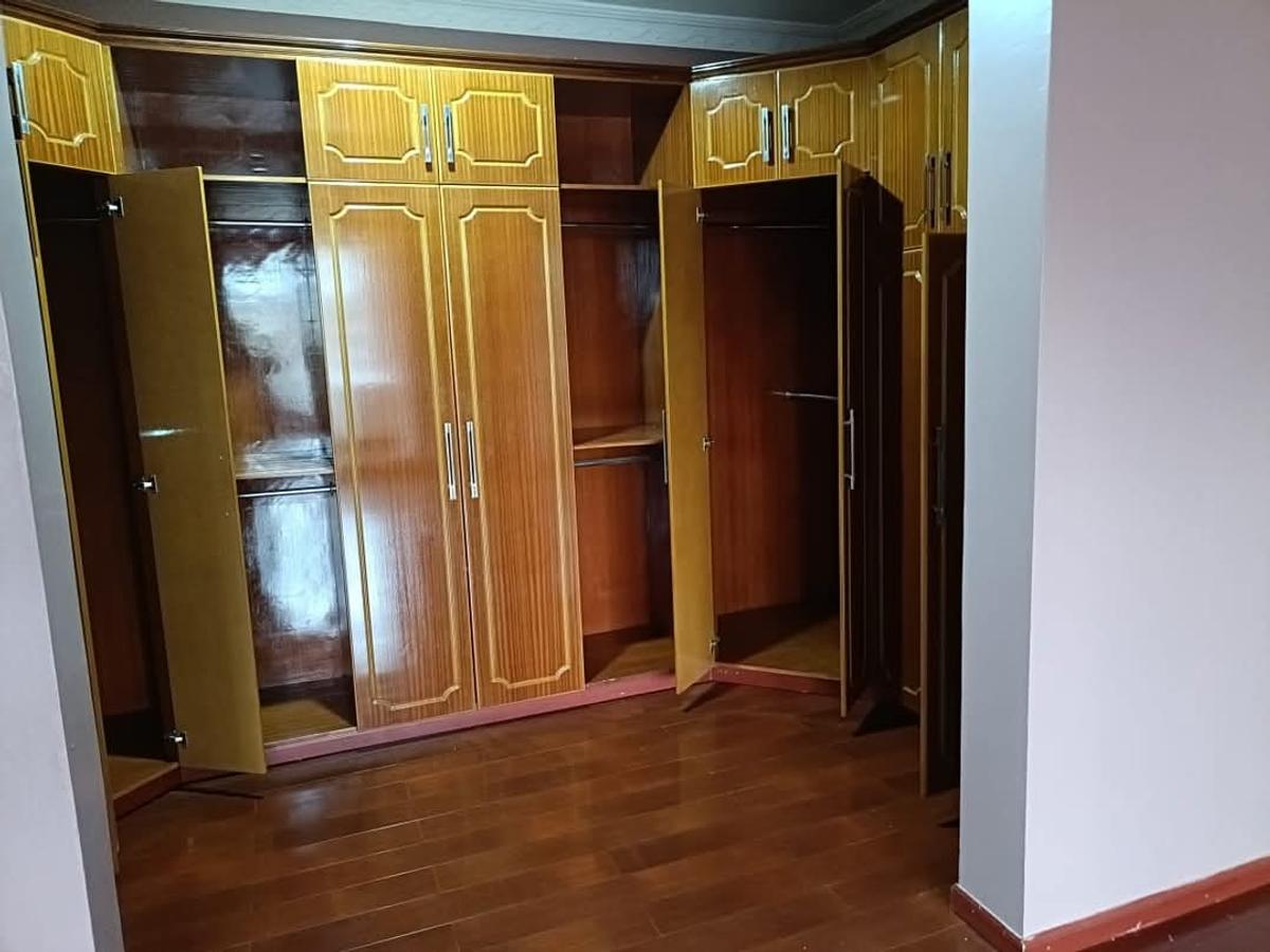 5 Bed House with En Suite in Runda - 12