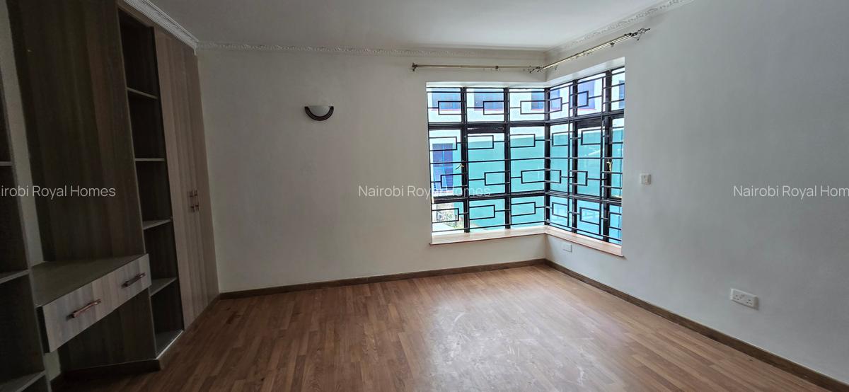 5 Bed Townhouse with En Suite at Lavington Green - 19