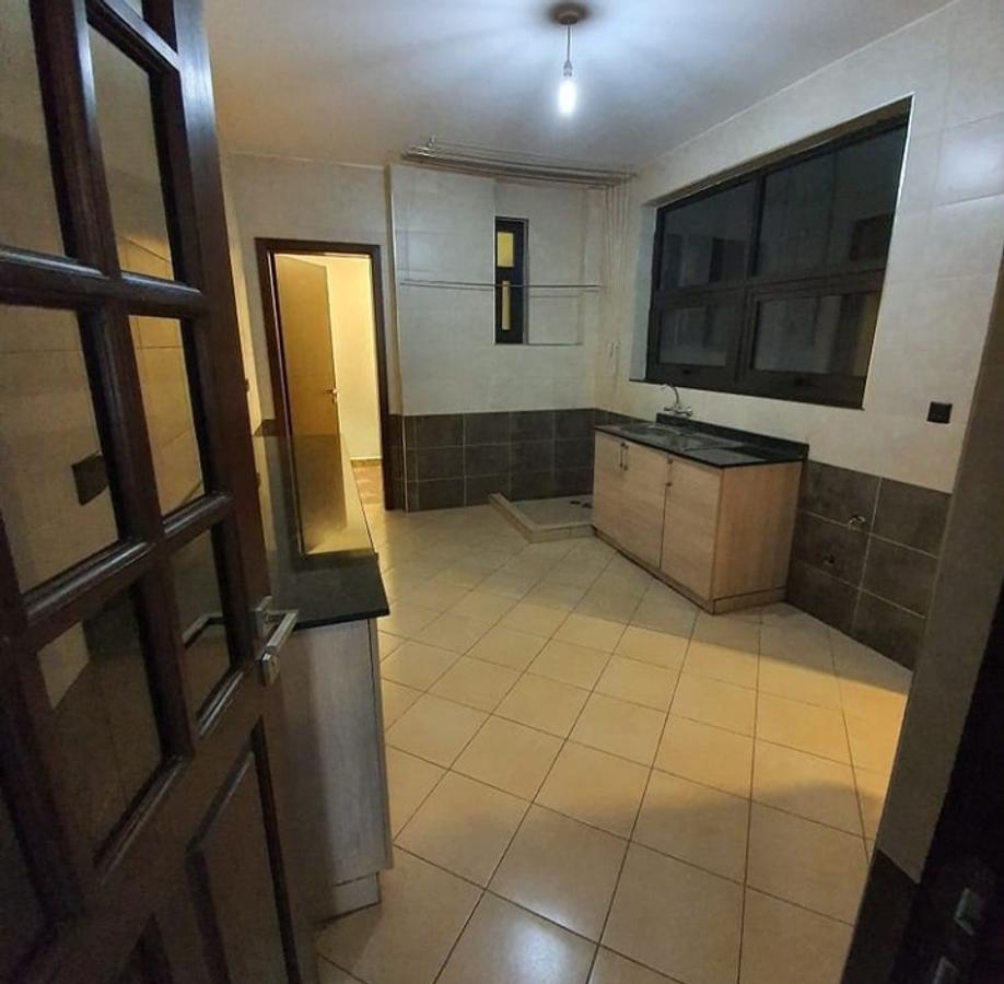 4 Bed Apartment with En Suite in General Mathenge - 10