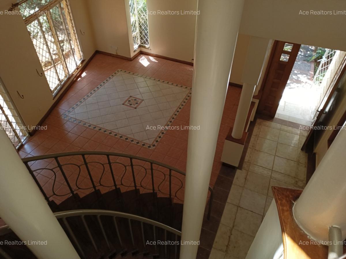 4 Bed Villa with En Suite at Dennis Pritt Road - 12