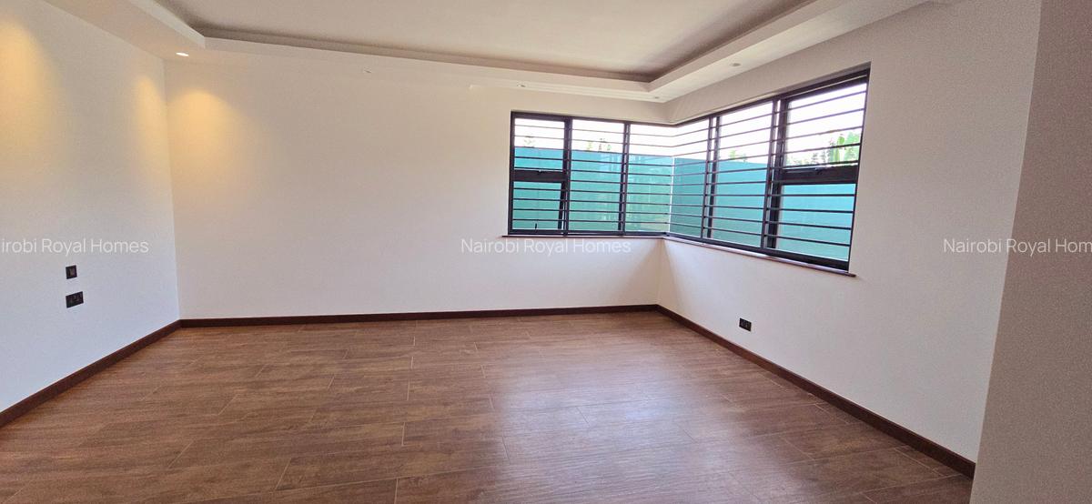 5 Bed Townhouse with En Suite at Lavington Green - 7