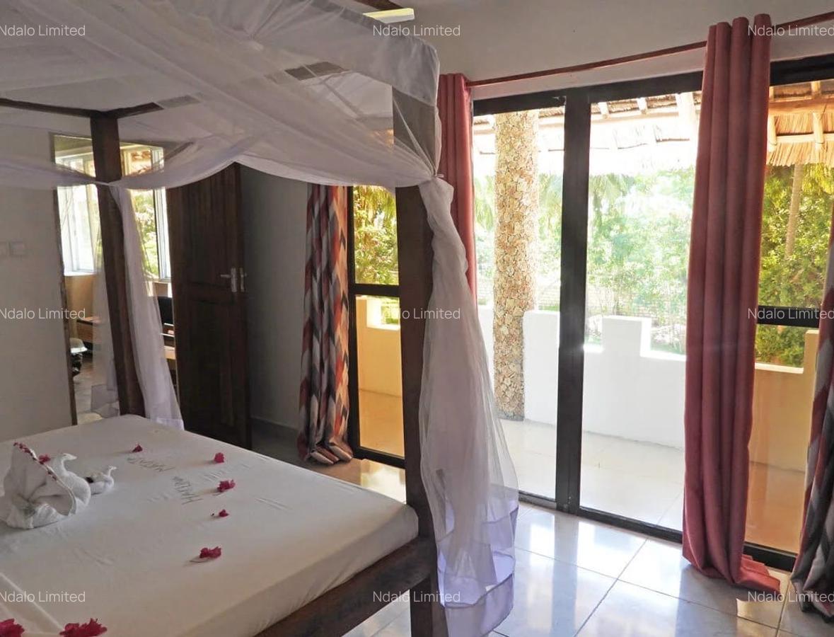 5 Bed Villa with Garden at Watamu - 9