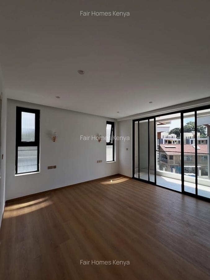 5 Bed Townhouse with En Suite at Lavington Green - 17