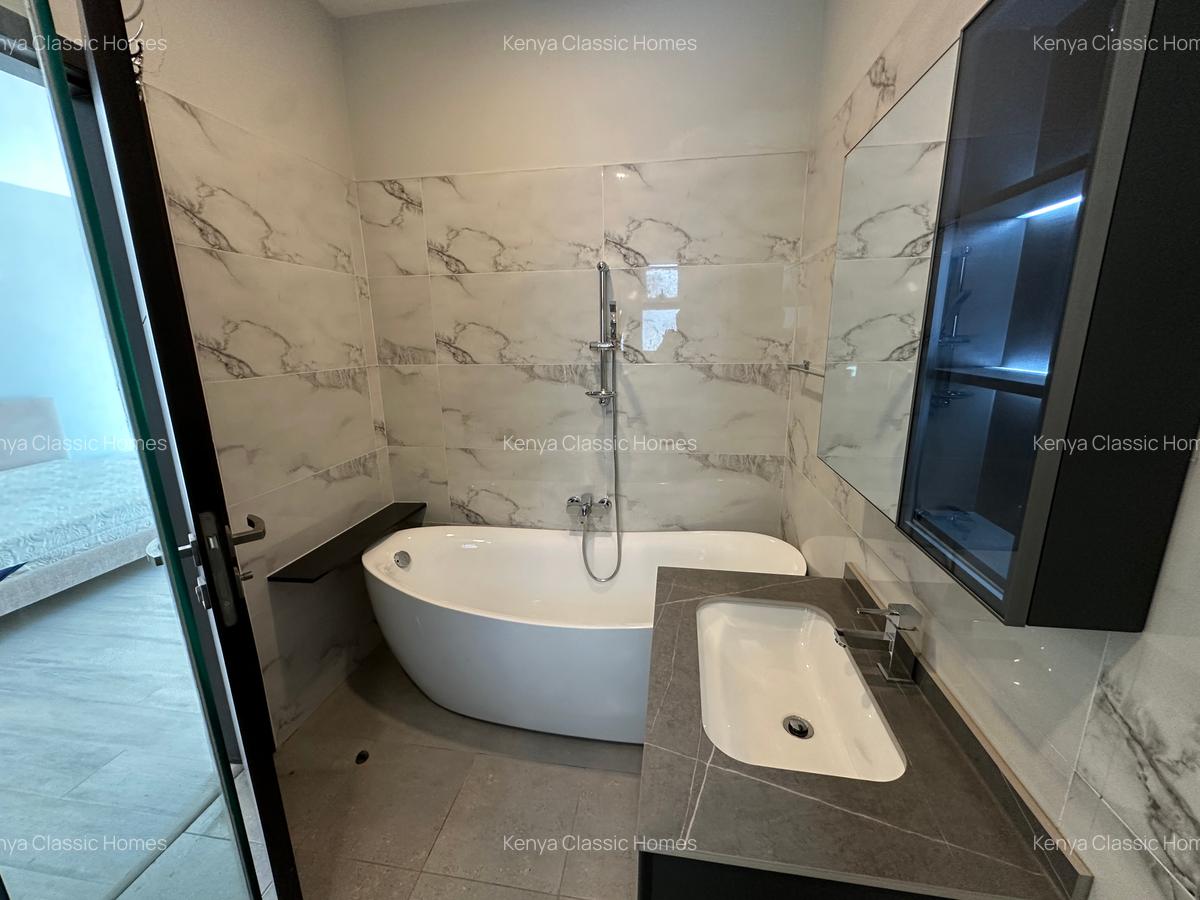 3 Bed Apartment with En Suite at Riverside - 8