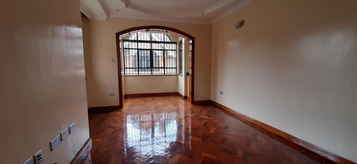 4 Bed House with En Suite in Lavington - 16