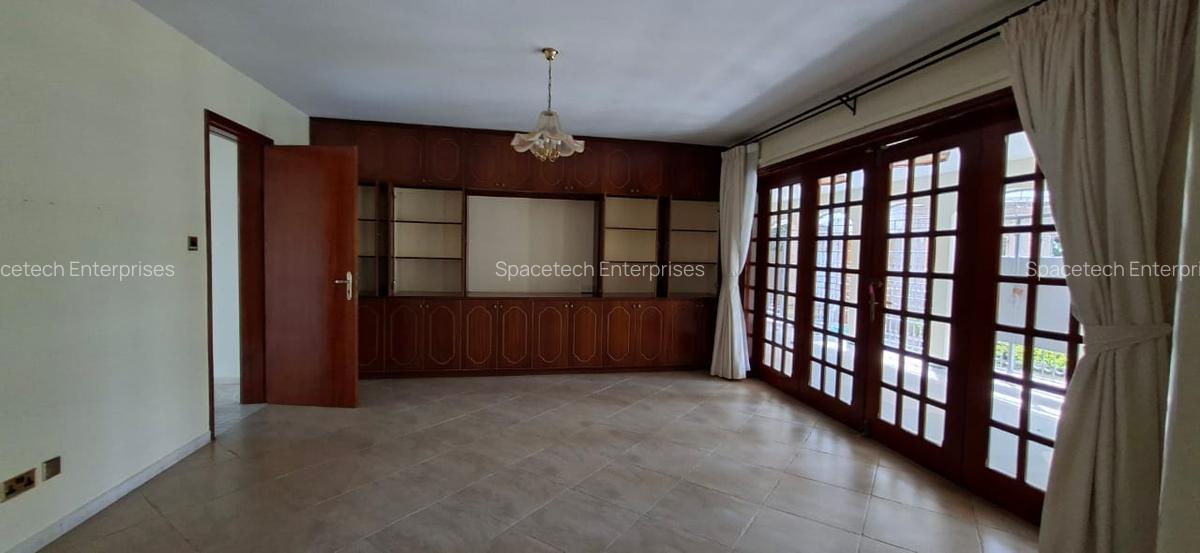 5 Bed Townhouse with En Suite in Westlands Area - 20