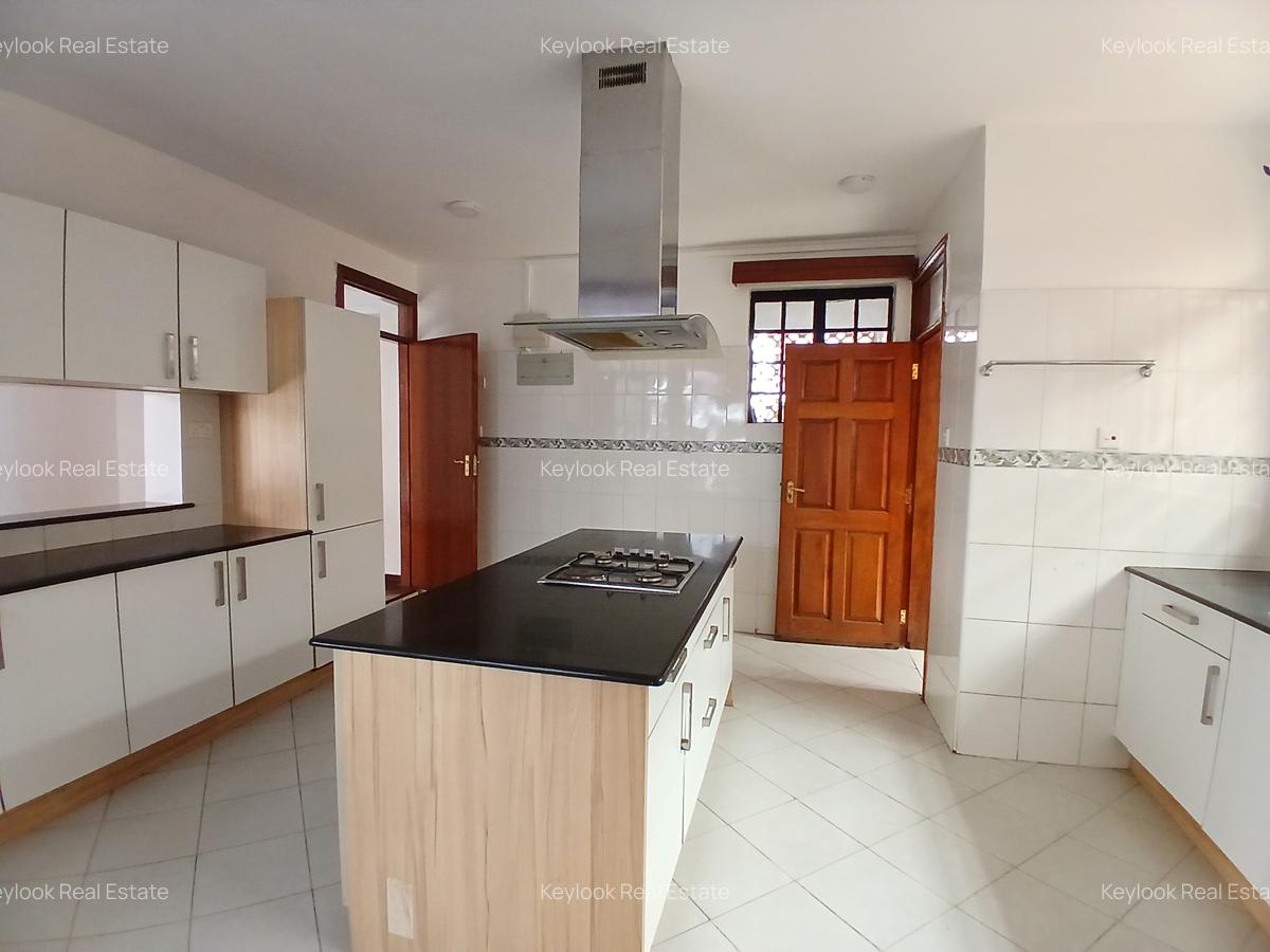 5 Bed Townhouse with En Suite at Lavington - 3