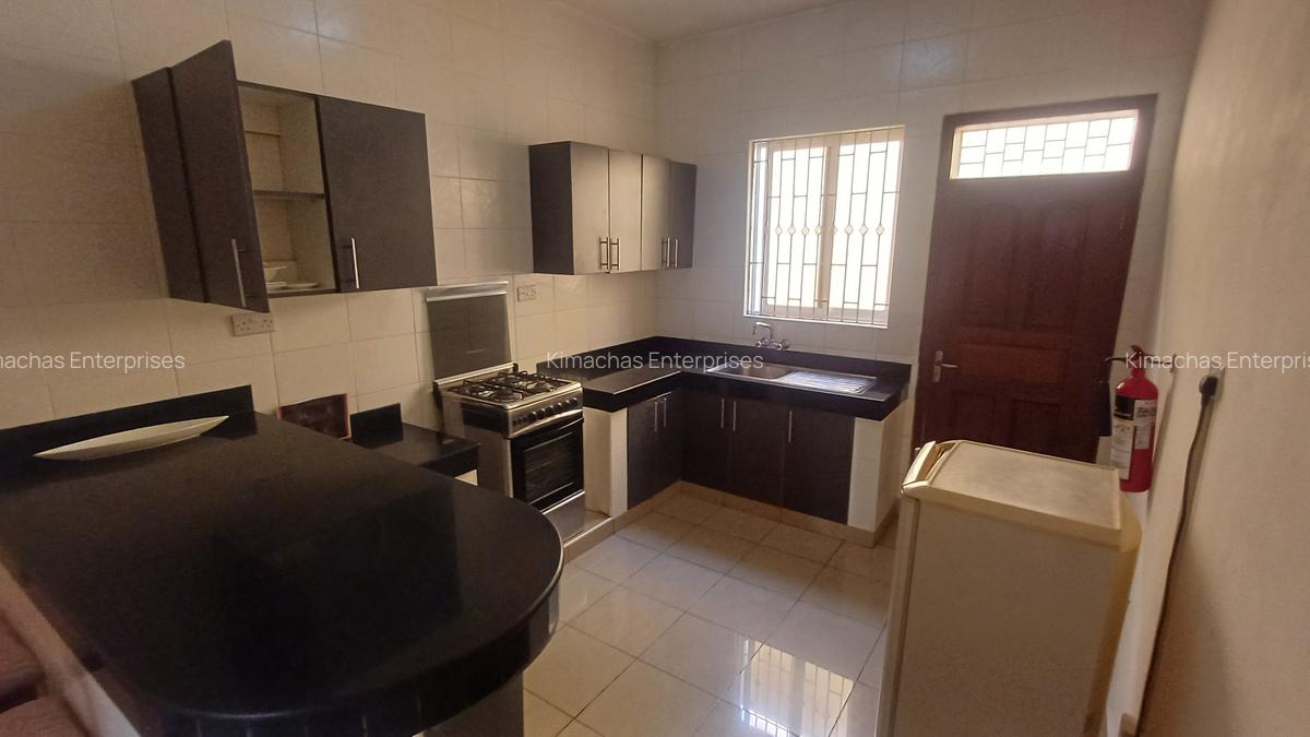 Serviced 2 Bed Apartment with En Suite at Links Road - 3