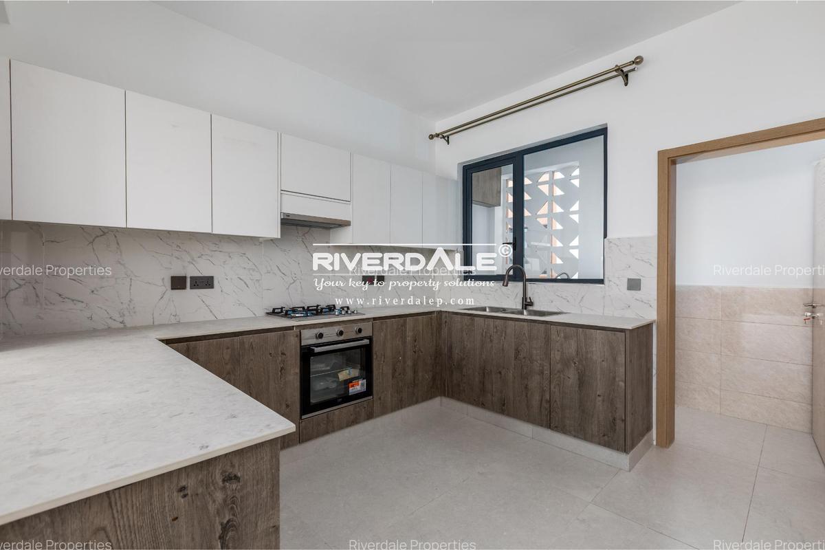 2 Bed Apartment with En Suite in Brookside - 3