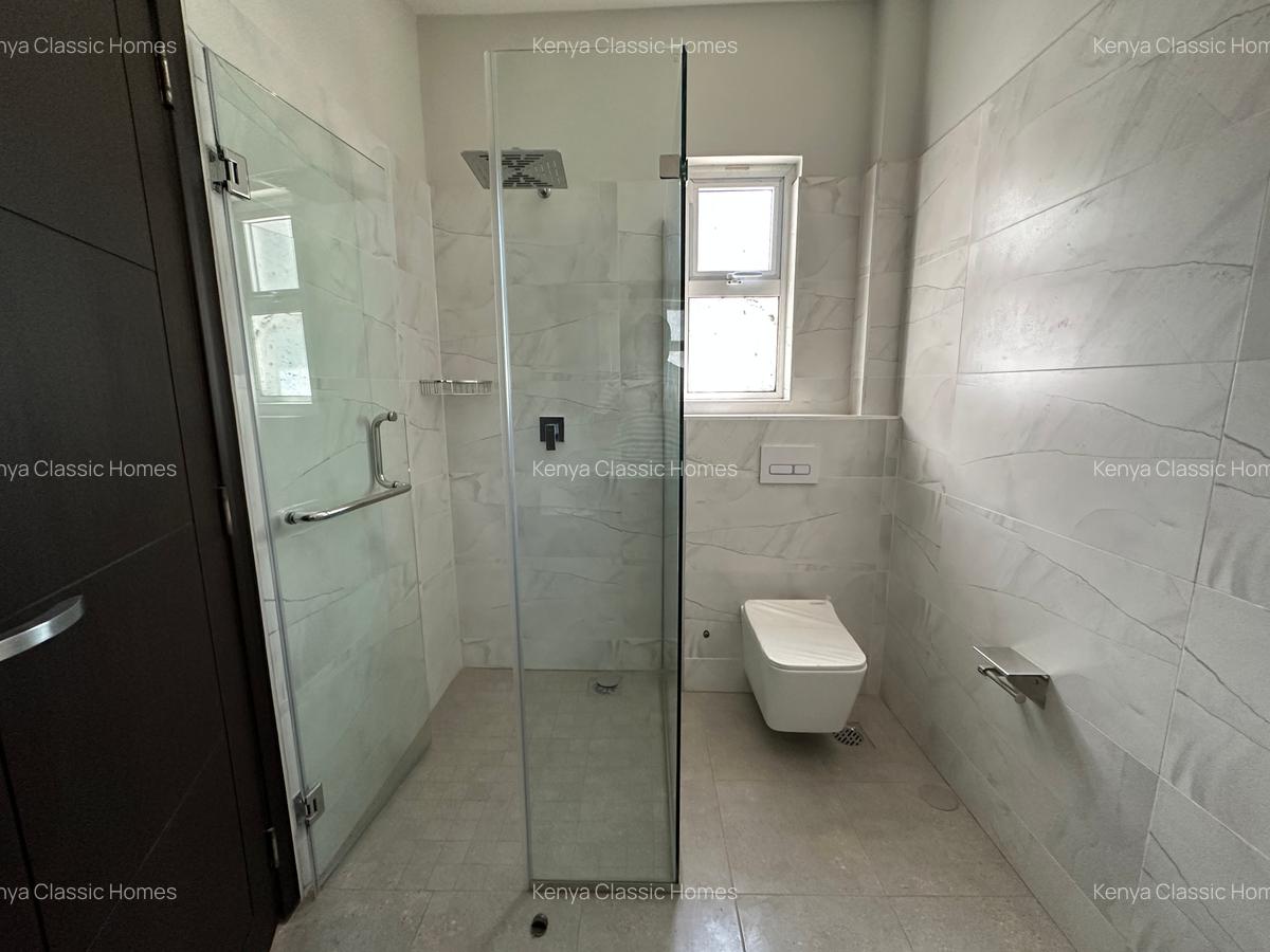 3 Bed Apartment with En Suite at Riverside - 15