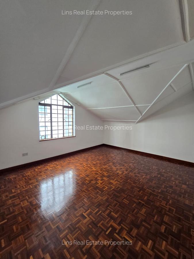 5 Bed Townhouse with En Suite in Lavington - 14