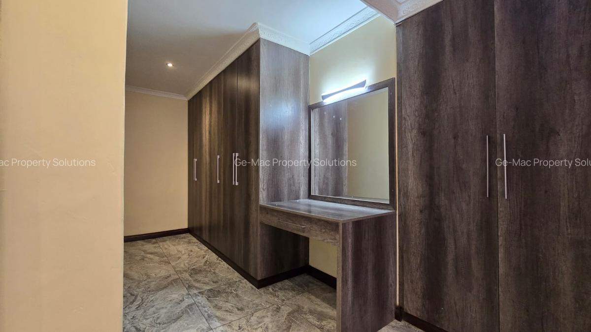 5 Bed House with En Suite in Lavington - 19