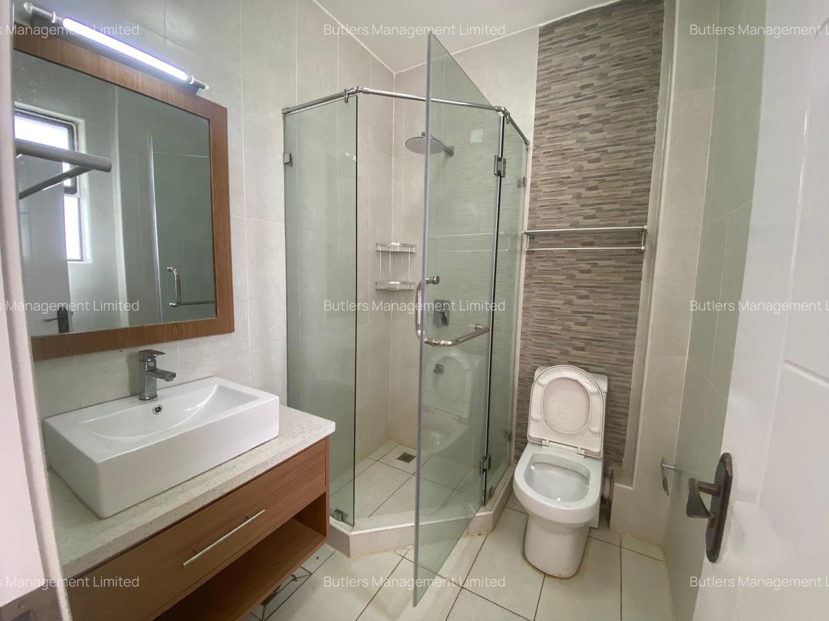 3 Bed Apartment with En Suite in Brookside - 12