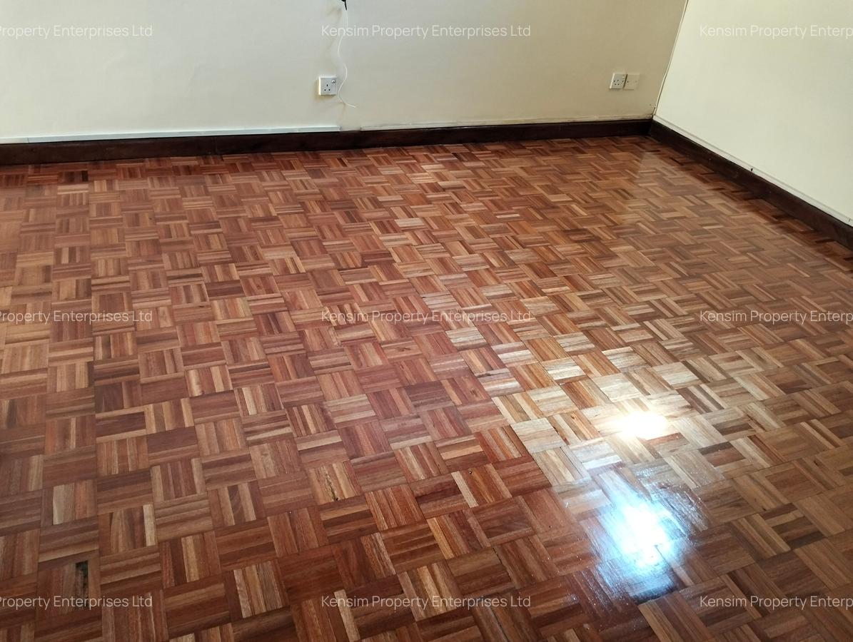5 Bed Townhouse with En Suite in Lavington - 4