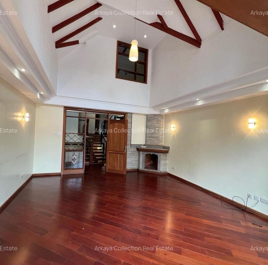 5 Bed House with En Suite in Lavington - 3