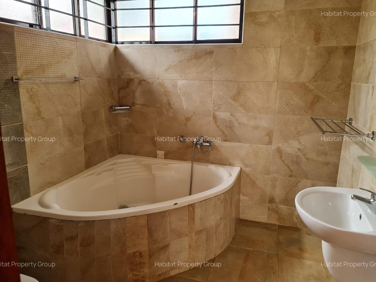 5 Bed Townhouse with En Suite at Convent Road - 14