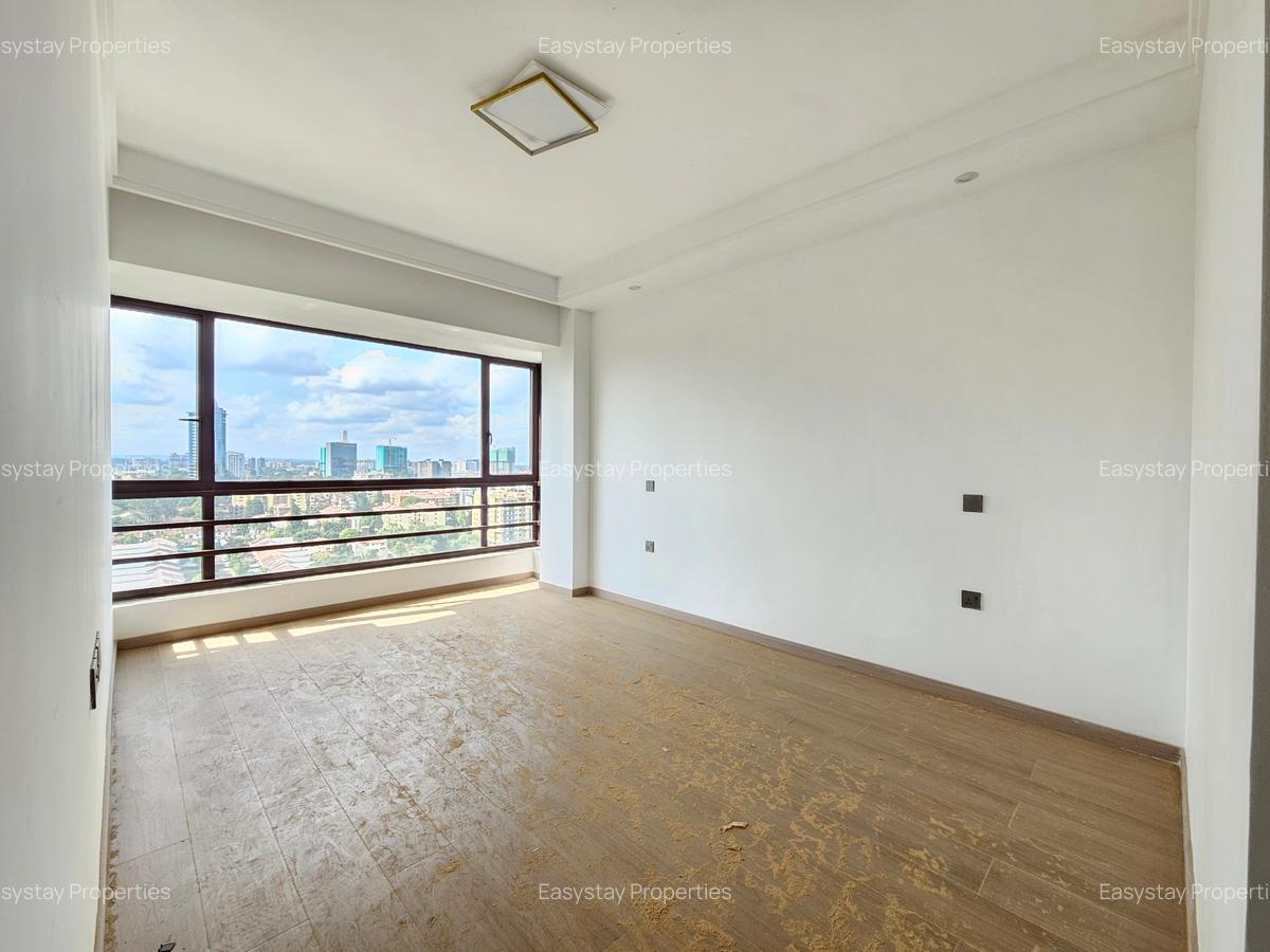 3 Bed Apartment with En Suite in Riverside - 3
