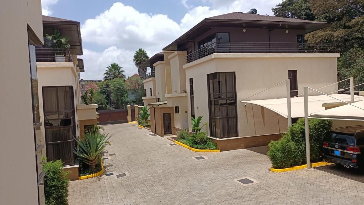 5 Bed Townhouse with En Suite in Lavington - 3