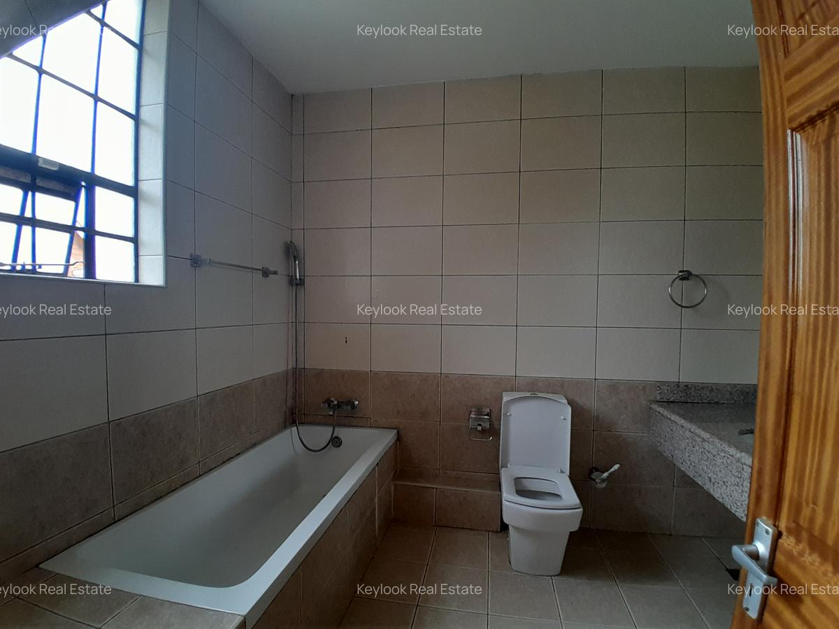 4 Bed Townhouse with En Suite at Lavington - 4