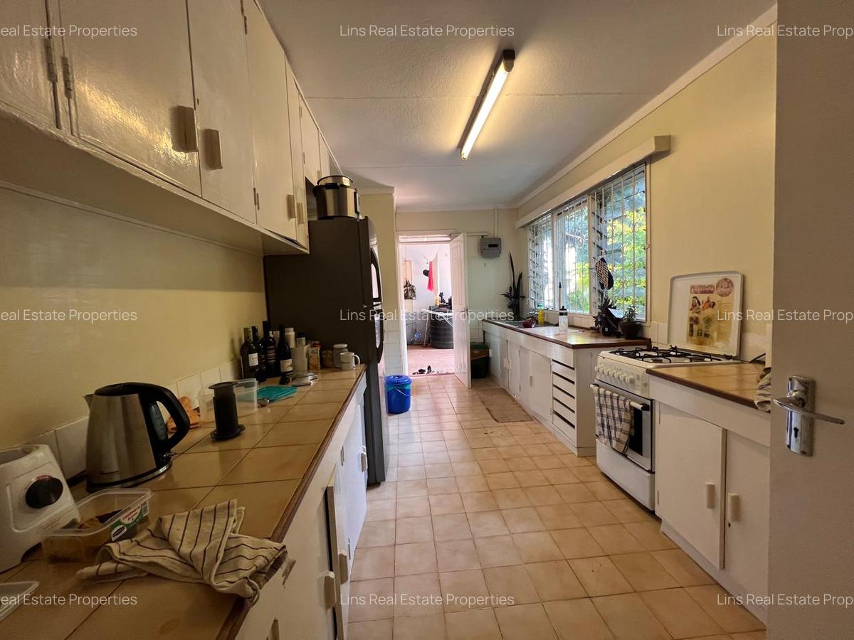 4 Bed House with En Suite in Loresho - 5