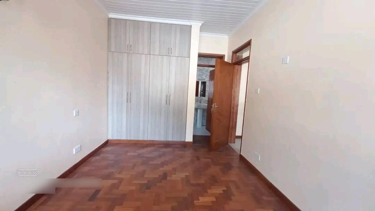 4 Bed Townhouse with En Suite at Lavington - 13