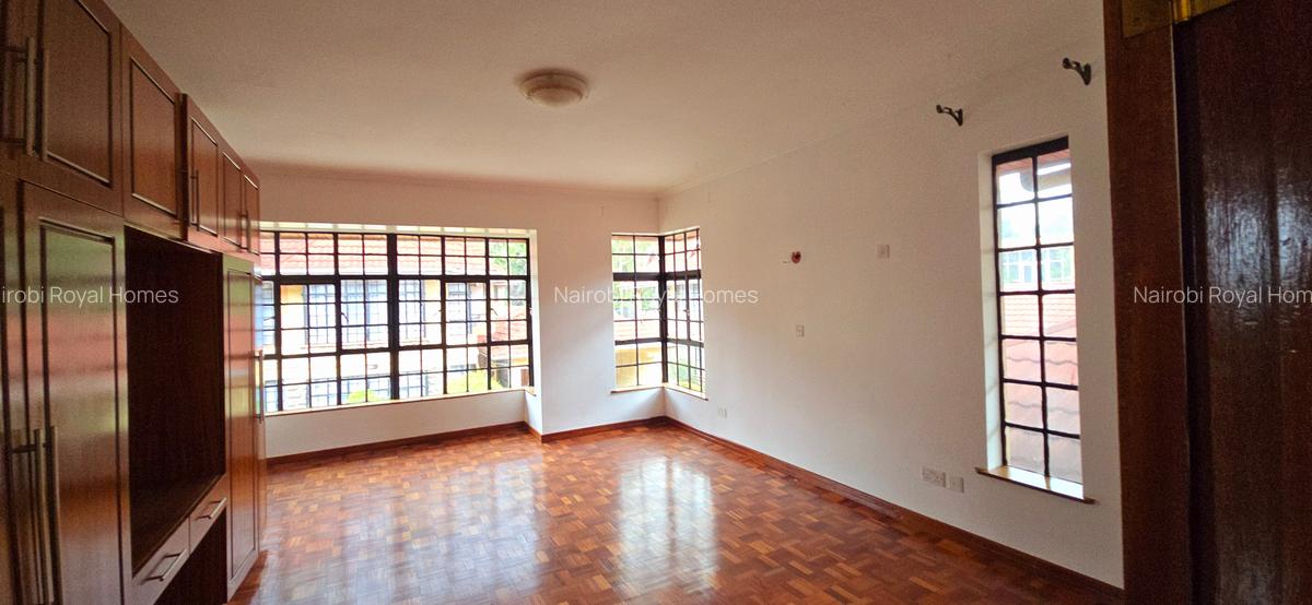 5 Bed Townhouse with En Suite at Lavington Road - 8