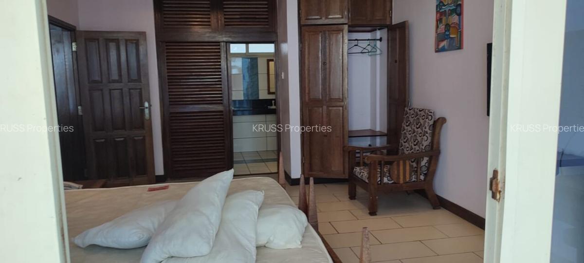 2 Bed Apartment with En Suite at As77 - 4