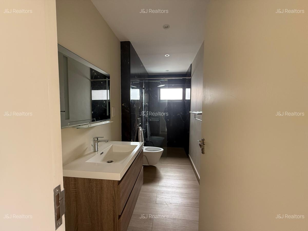 2 Bed Apartment with En Suite in Riverside - 10