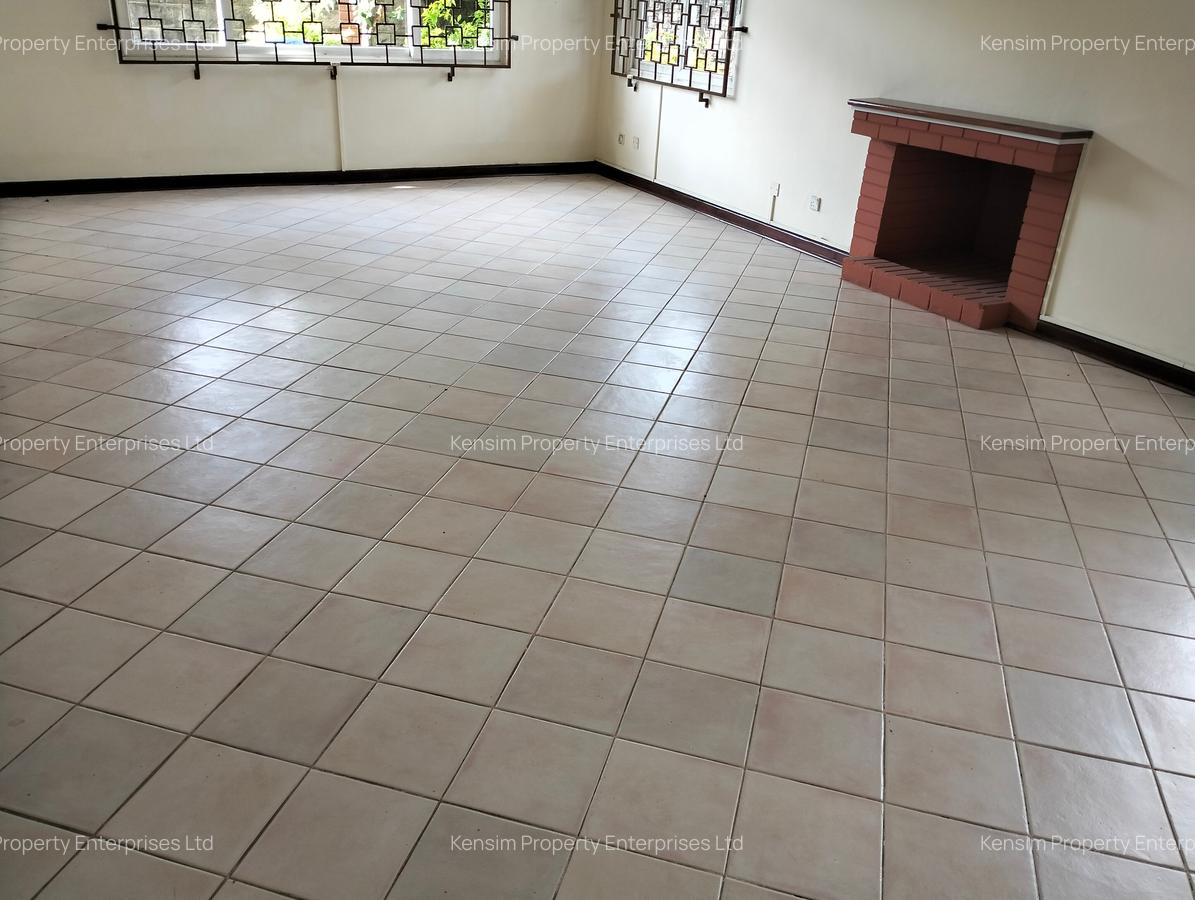 5 Bed Townhouse with En Suite in Lavington - 2
