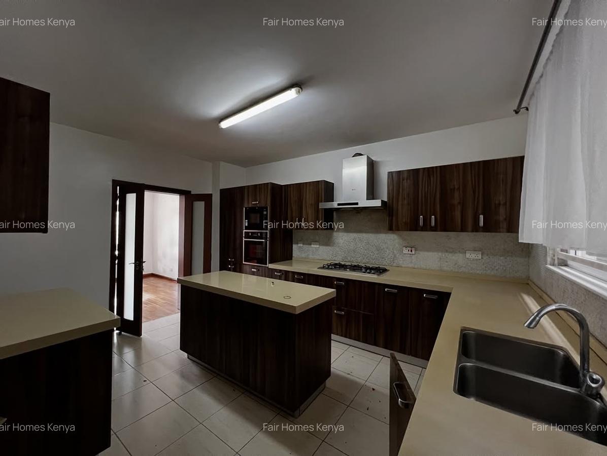 5 Bed Townhouse with En Suite at Lavington Green - 17