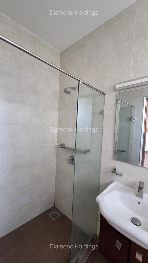 4 Bed Apartment with En Suite at Parklands - 11