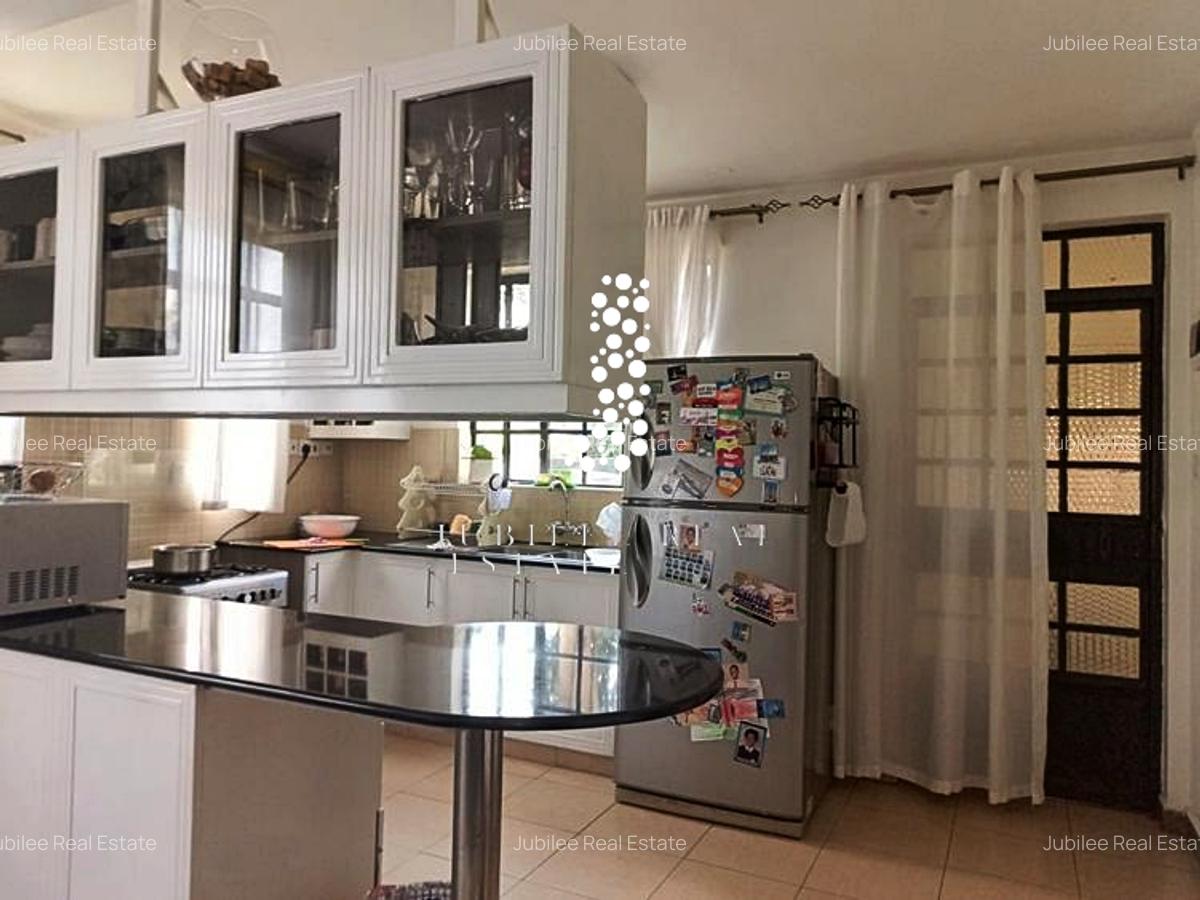 4 Bed Townhouse with En Suite in Loresho - 10