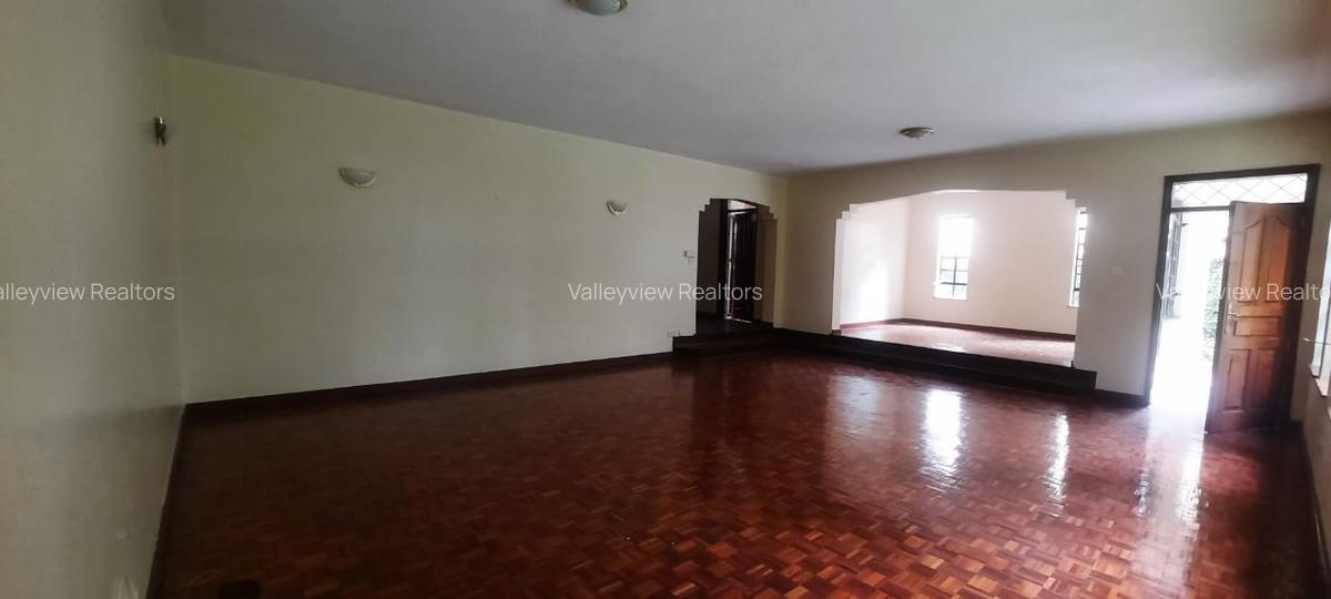 4 Bed Townhouse with En Suite at Lavington - 10