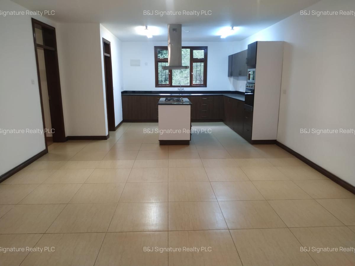 3 Bed Apartment with En Suite in Riverside - 2