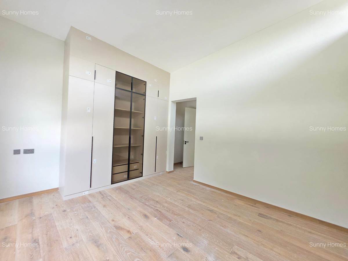 4 Bed Townhouse with En Suite at Evergreen - 9