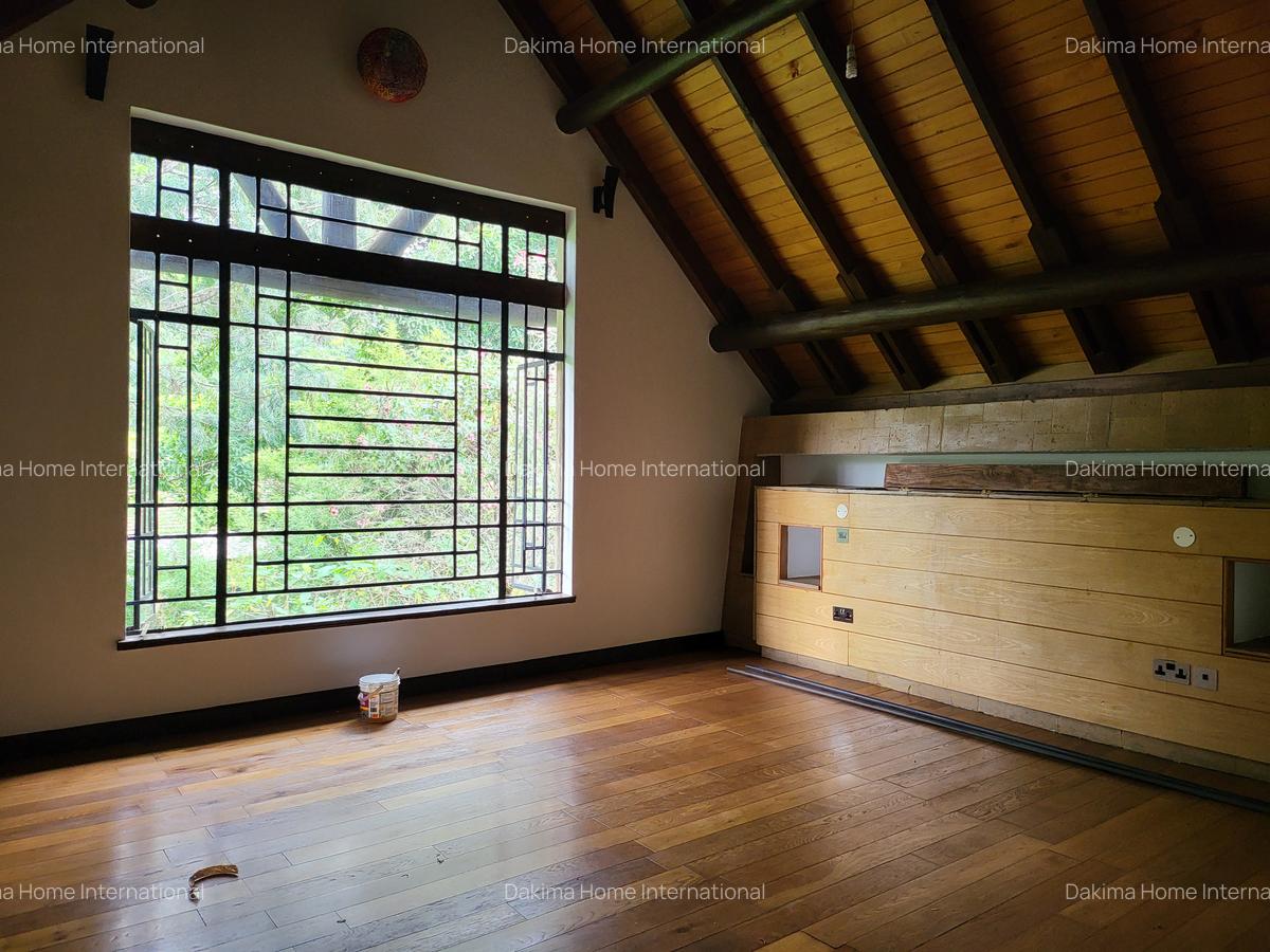 4 Bed Townhouse with En Suite in Lake View - 15