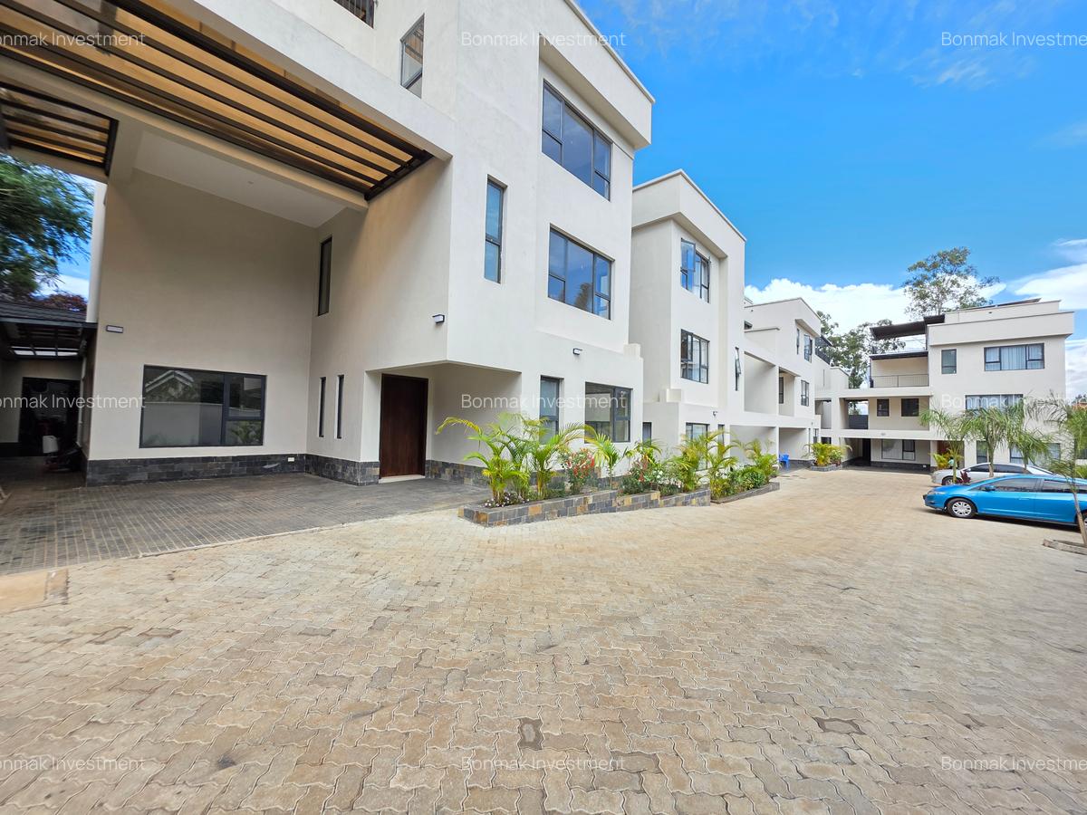 5 Bed Townhouse with En Suite at Manyani East. - 2