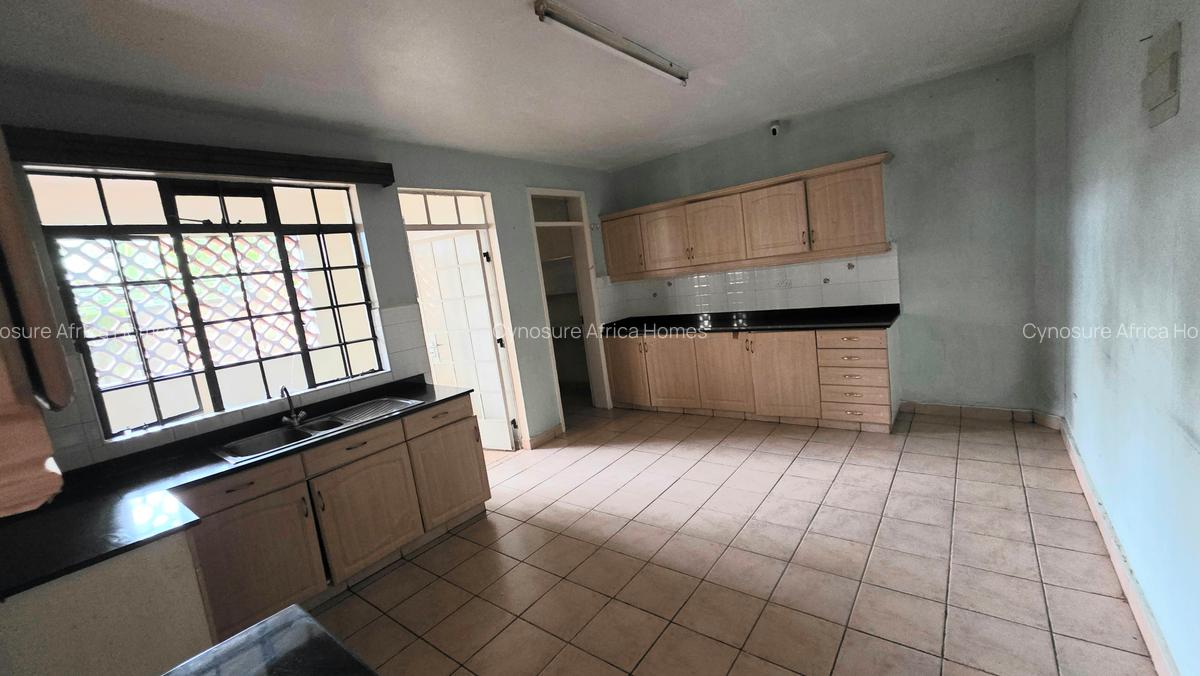 3 Bed Apartment with En Suite at Lavington - 9