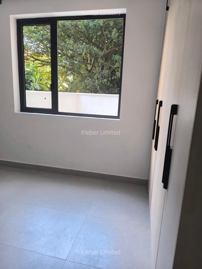 2 Bed Apartment with En Suite at Brookside - 13