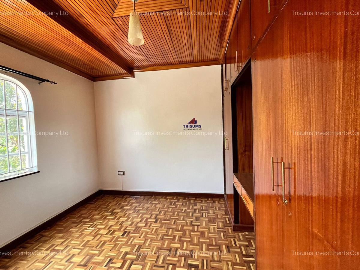 4 Bed House with En Suite in Runda - 13