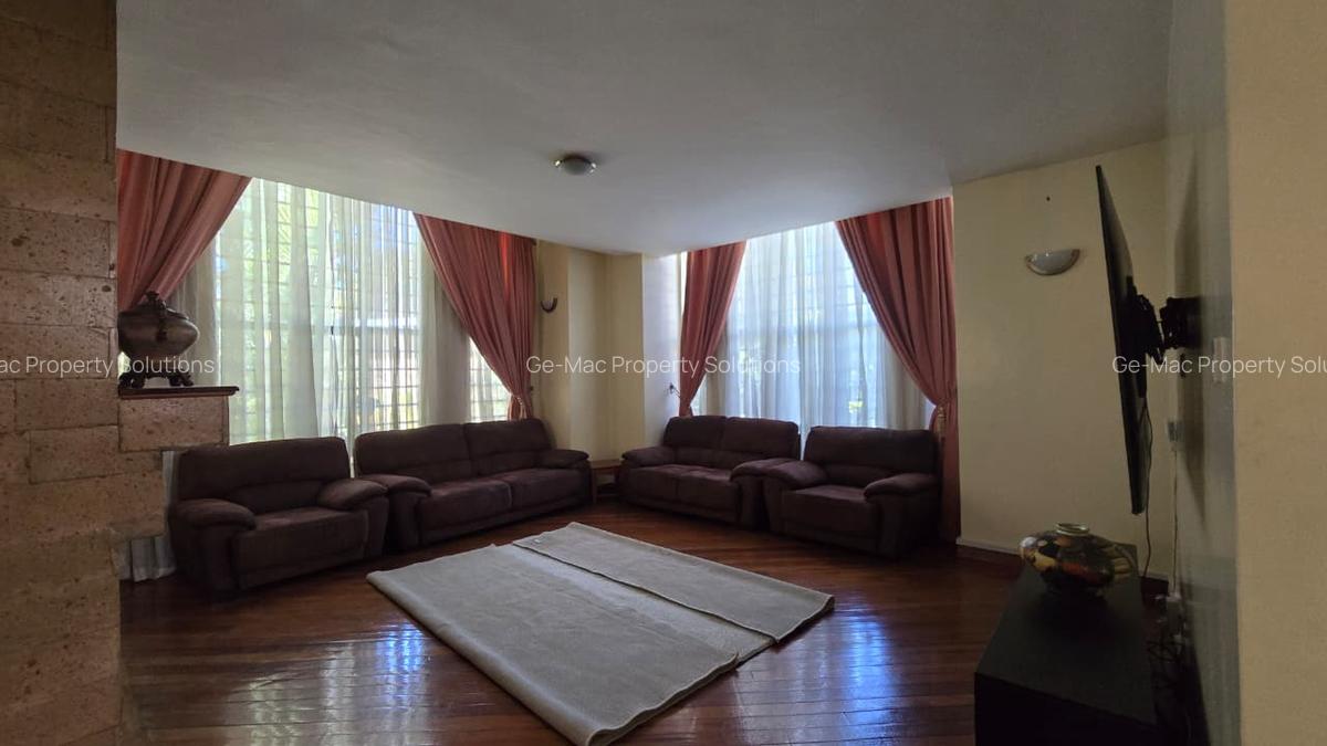 5 Bed House with En Suite in Lavington - 5