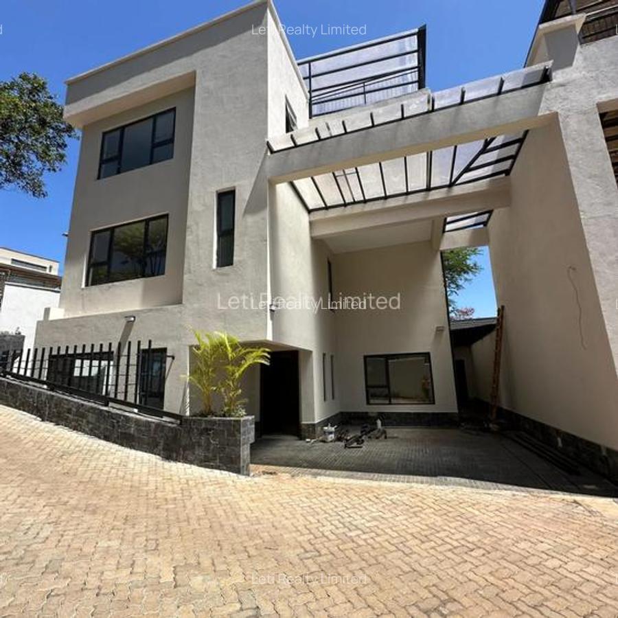 5 Bed Townhouse with En Suite in Lavington - 1