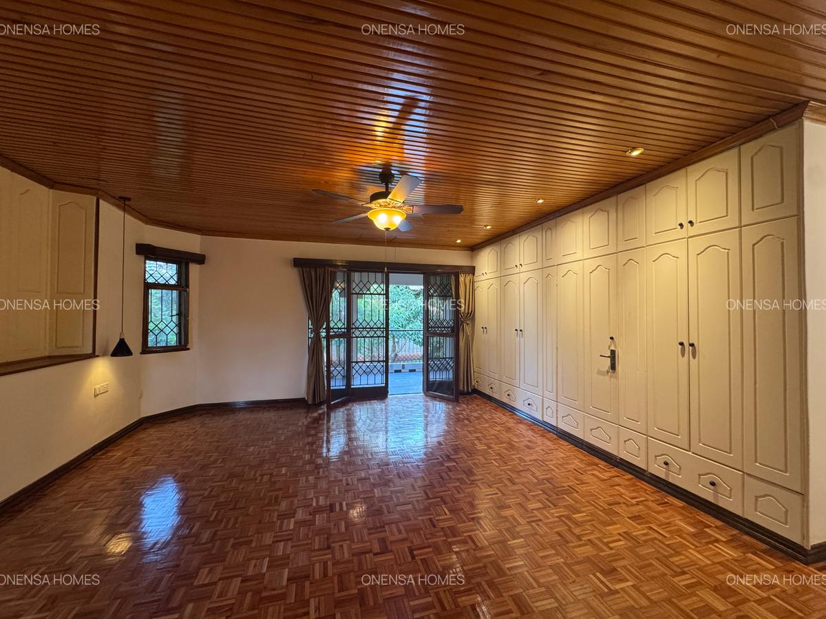 5 Bed House with En Suite in Runda - 14