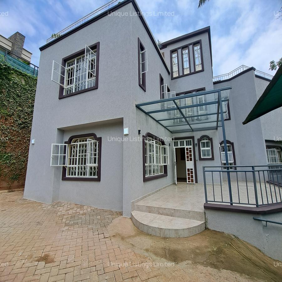 4 Bed Villa with En Suite in Spring Valley - 16